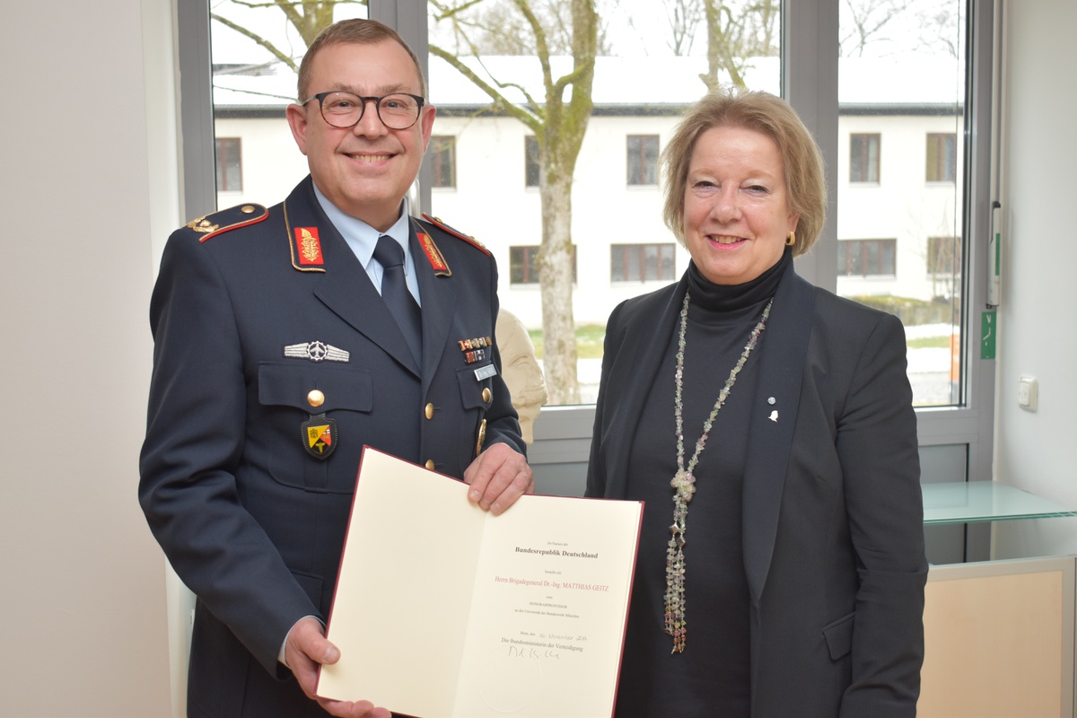 Brigadegeneral Dr.-Ing. Matthias Geitz zum Honorarprofessor bestellt
