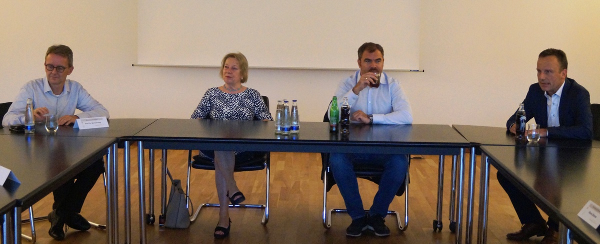 Kamingespräch mit MdB Hahn im MBA Public Management