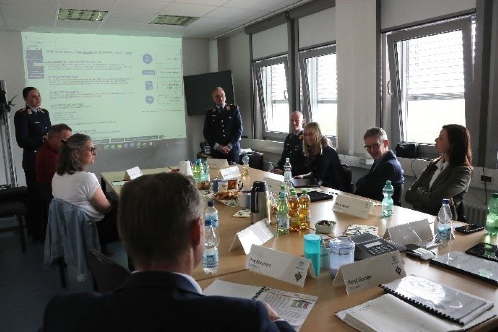 Nachhaltige Beschaffung bei der Bundeswehr: Studierende entwickeln Tool zur Sammlung von Nachhaltigkeitskriterien