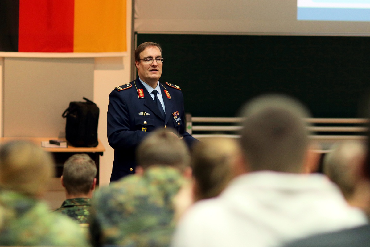 HR-Gastvortrag von Brigadegeneral Bernd Stöckmann