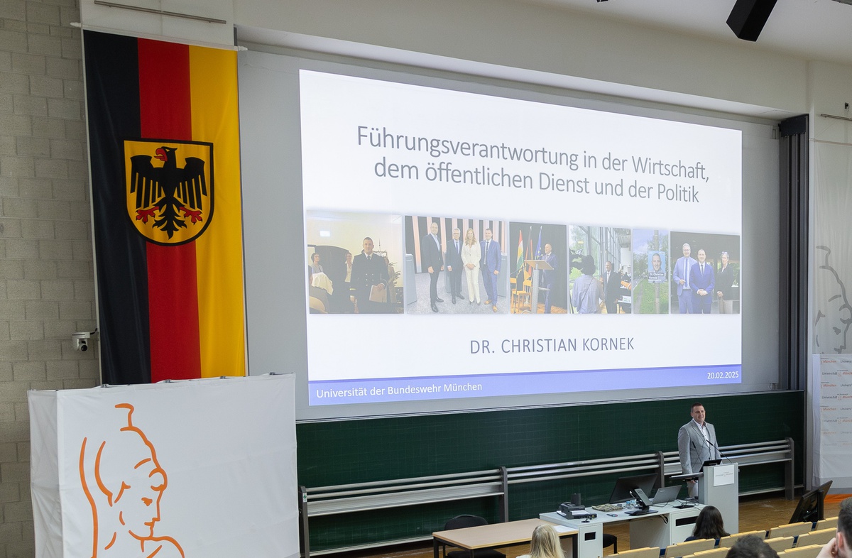Wegweisende Karrieretipps gab Alumnus der Fakultät