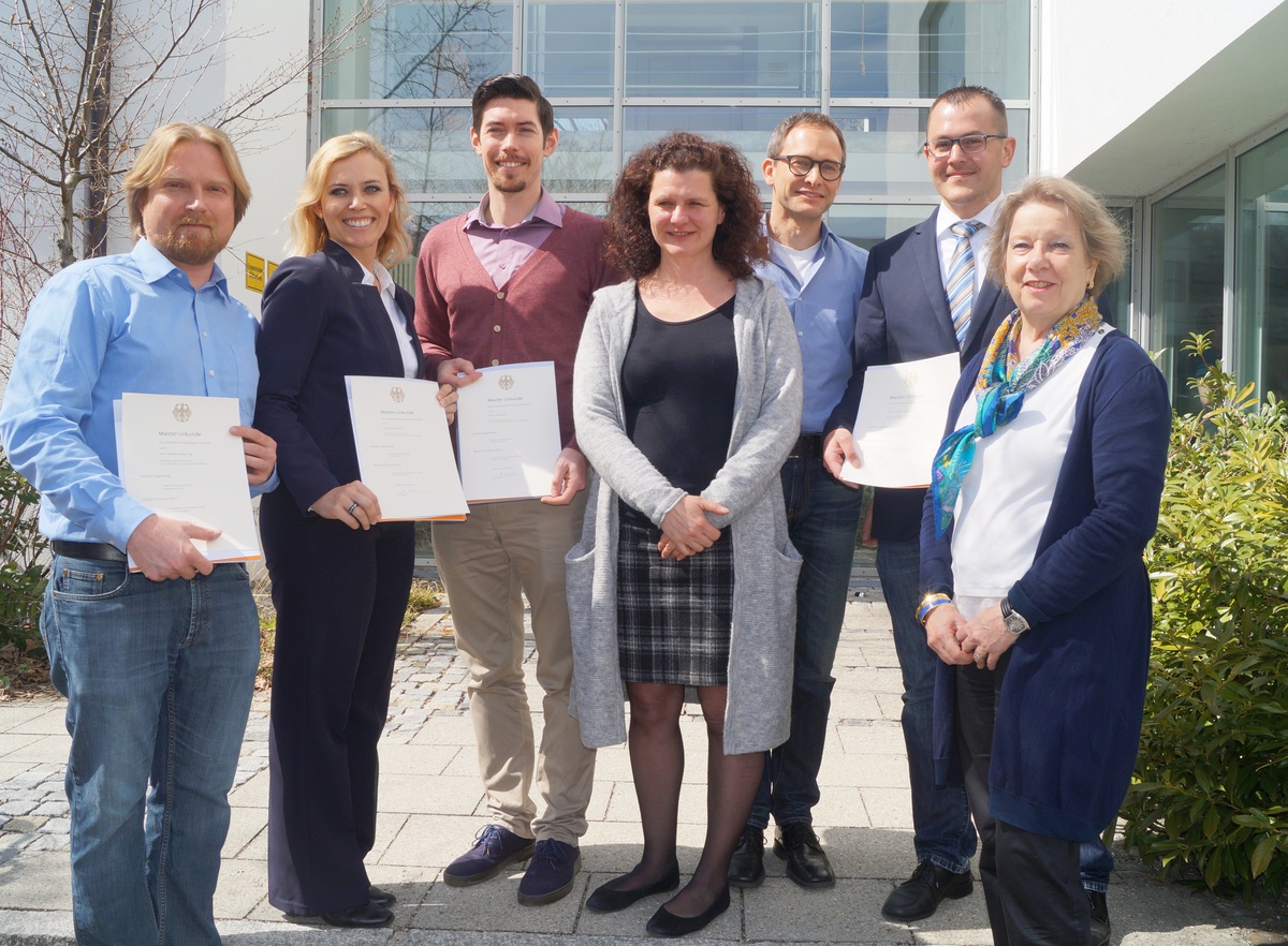Absolventinnen und Absolventen im Master-Studiengang Systems Engineering verabschiedet