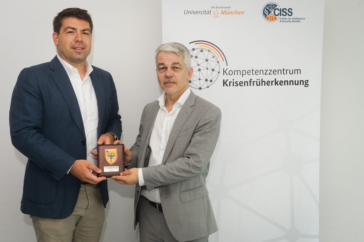 Visit by Parliamentary State Secretary Hitschler to the Center for Crisis Early Warning