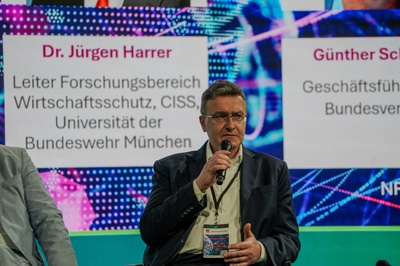 2024-06-25_AWS_NRW_Sicherheitstag_-079_m - JH mit Mikro.jpg 2024-06-25_AWS_NRW_Sicherheitstag_-079_m - JH mit Mikro.jpg