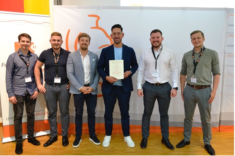 Sieger Innokonferenz 22.jpg OLt Marc A. Wietfeld und sein Team (ARX Landsysteme & Hensoldt Venture/Sensors GmbH)