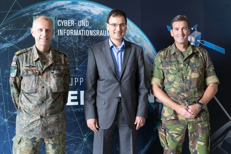 Generalmajor Setzer, Prof. Dr. Wolfgang Hommel, Brigadier-General van den Berg
