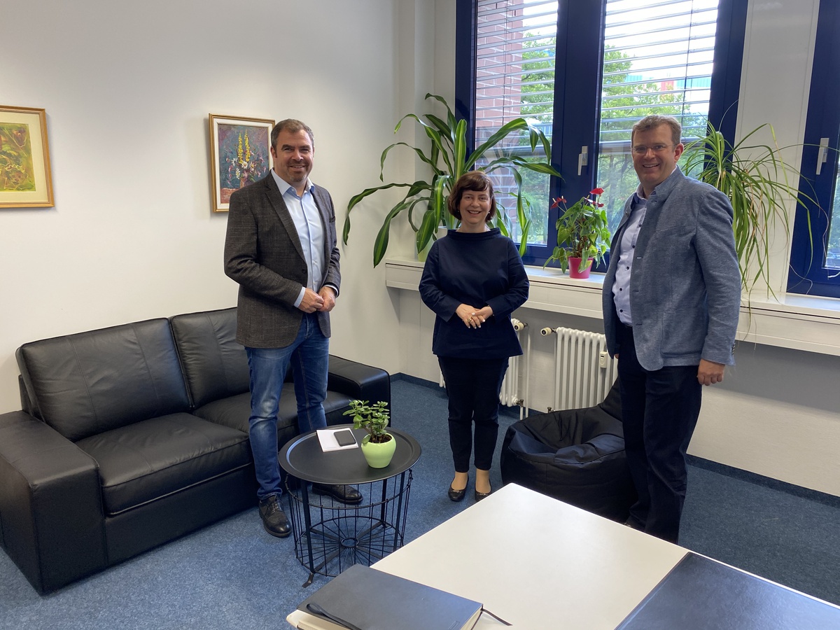 MdBs Brandl und Hahn am FI CODE begrüßt