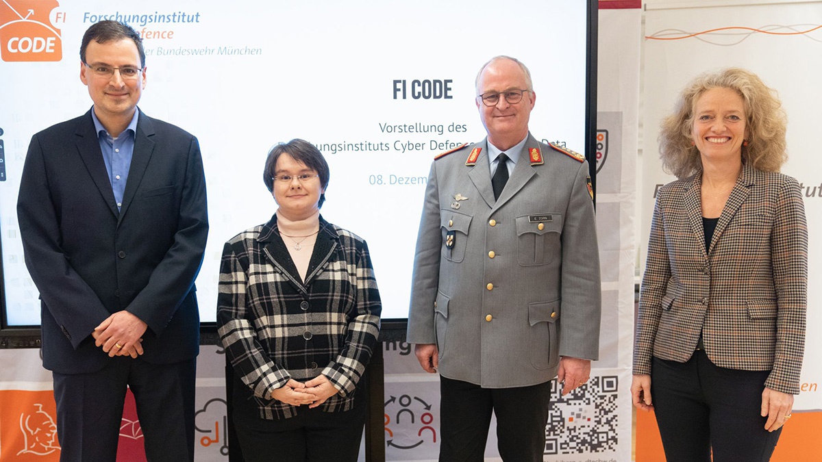 Generalinspekteur der Bundeswehr informiert sich über Arbeit des FI CODE