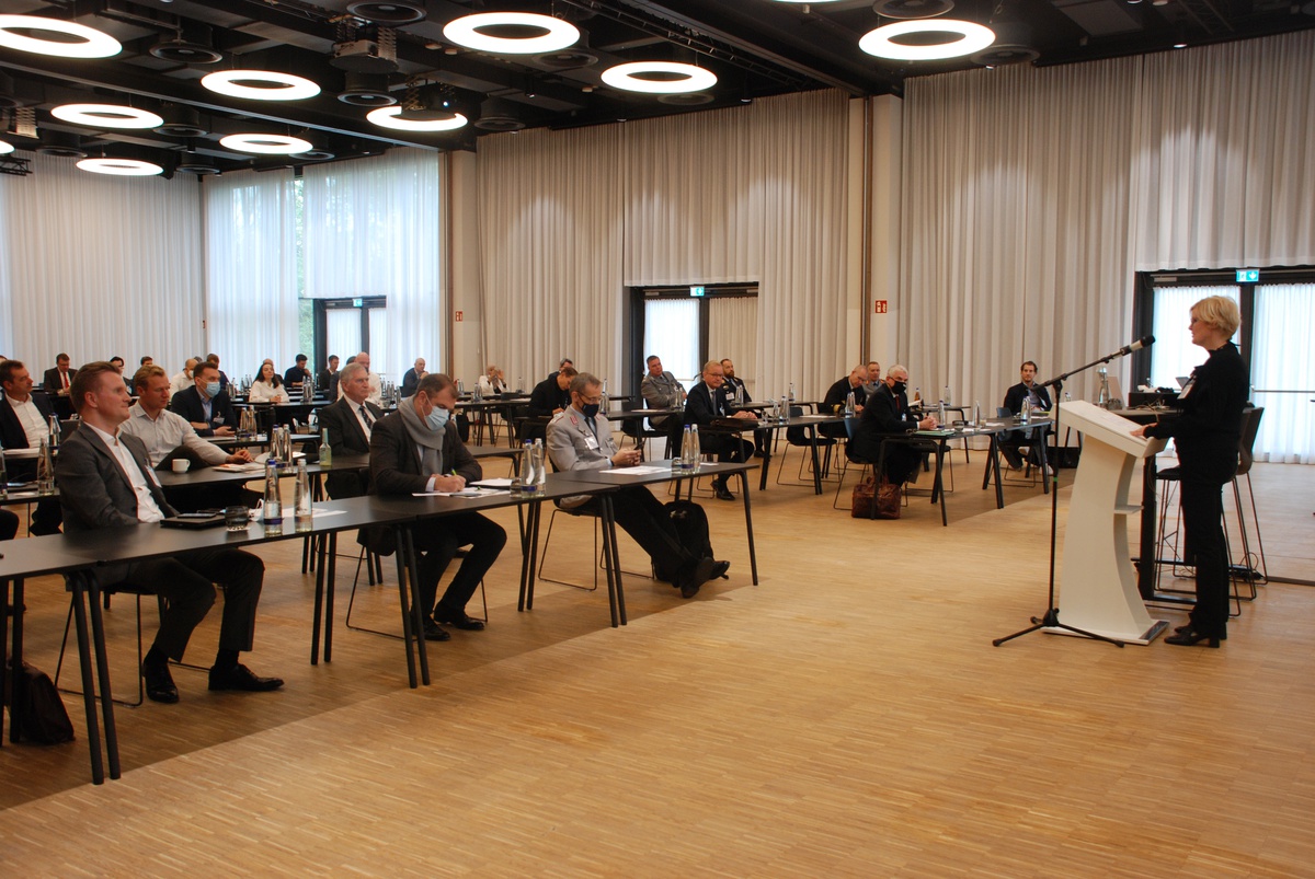 Start-ups at the Defence Innovation Pitch Day