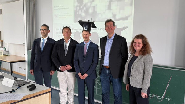 Michael Ascher verteidigt erfolgreich seine Dissertation