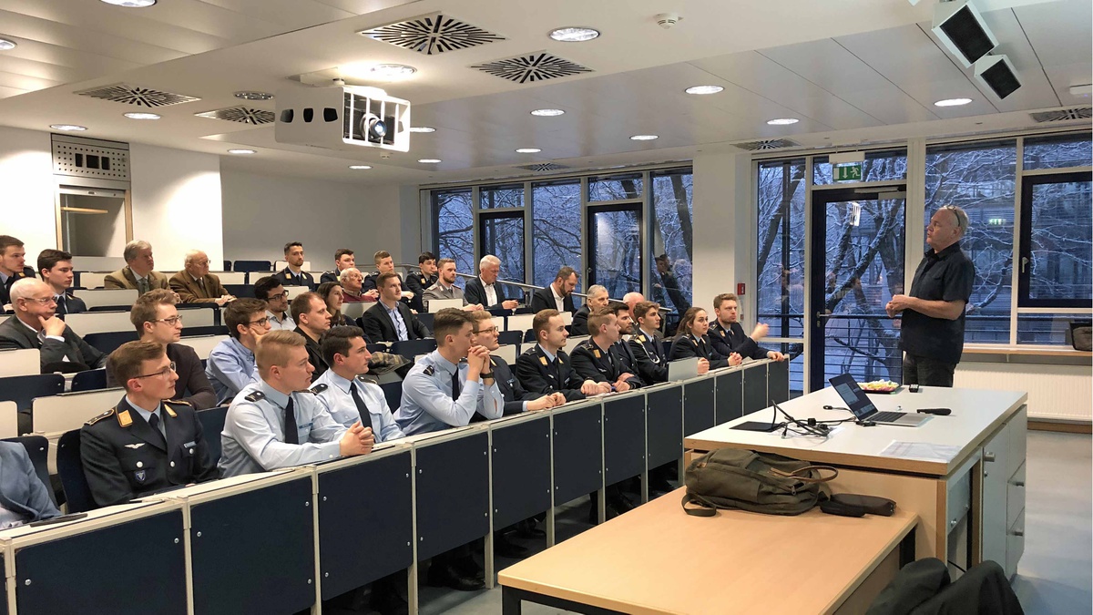 Clausewitz-Society visiting