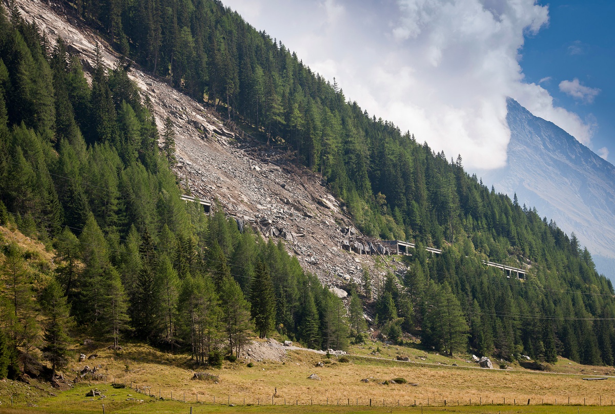 Mobilität von Hangbewegungen mit Erosion