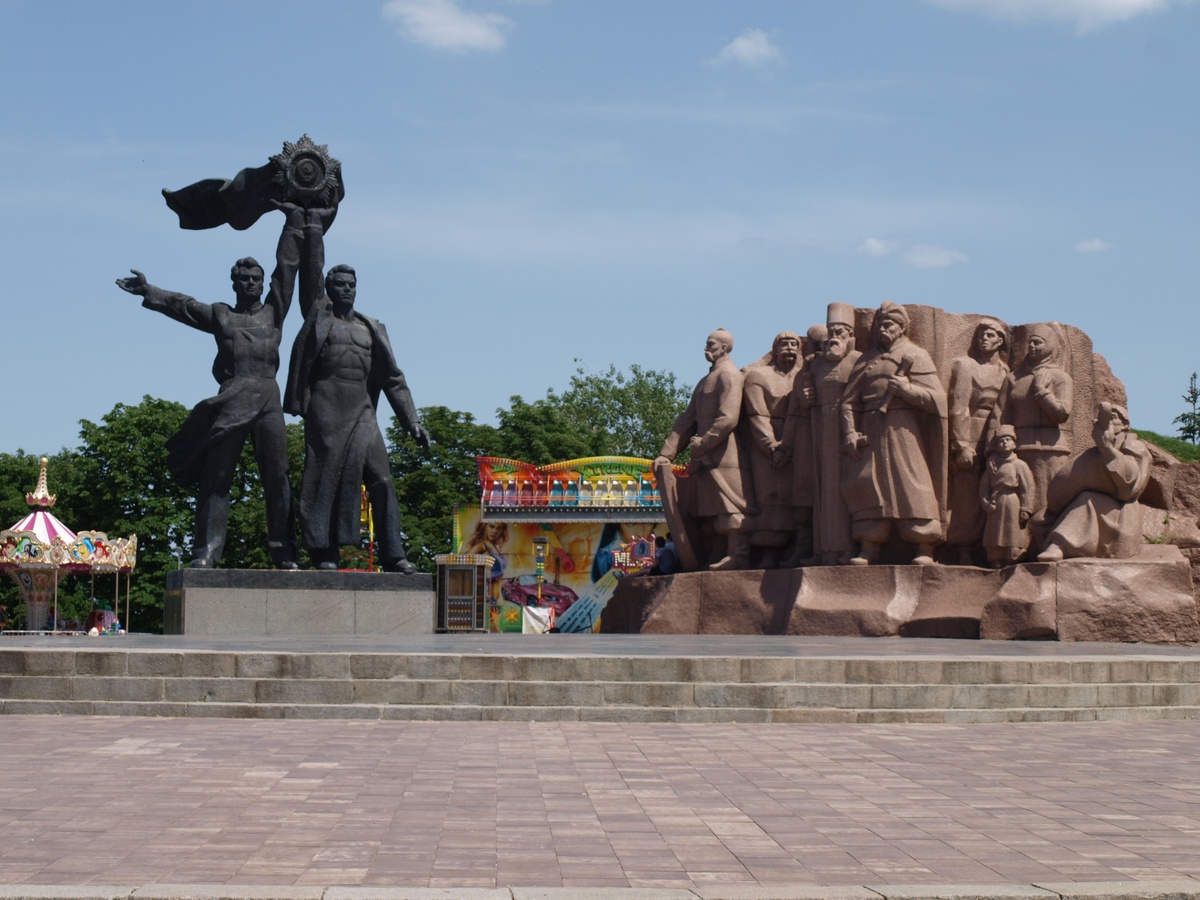 Der Krieg in der Ukraine: Geschichtsnarrative und Erinnerungskonflikte