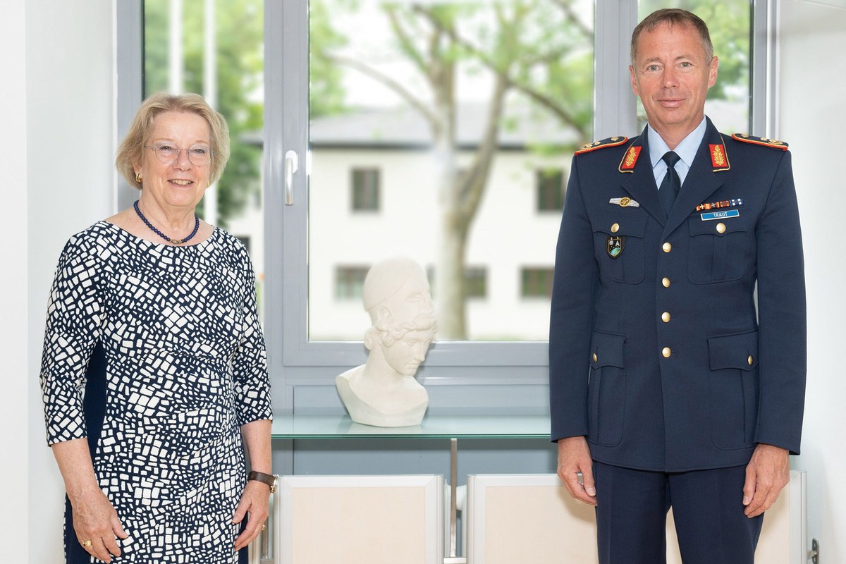 Besuch des Kommandeurs Weltraumkommando der Bundeswehr