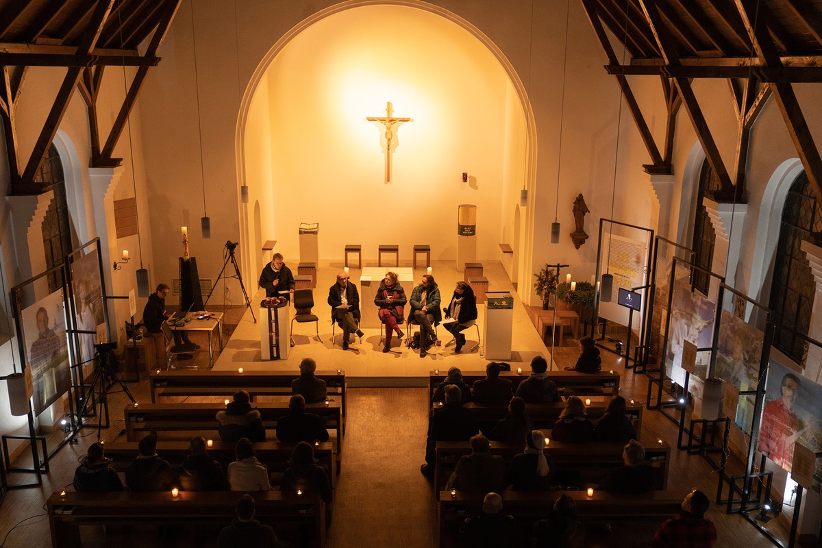 Fotoausstellung in der Uni-Kirche: Forschende im Exil