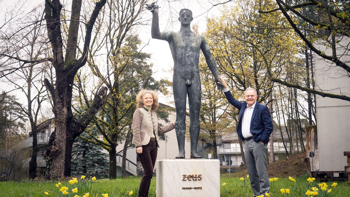 Besuch an der Universität: Dr. Heubisch übt in virtueller Welt