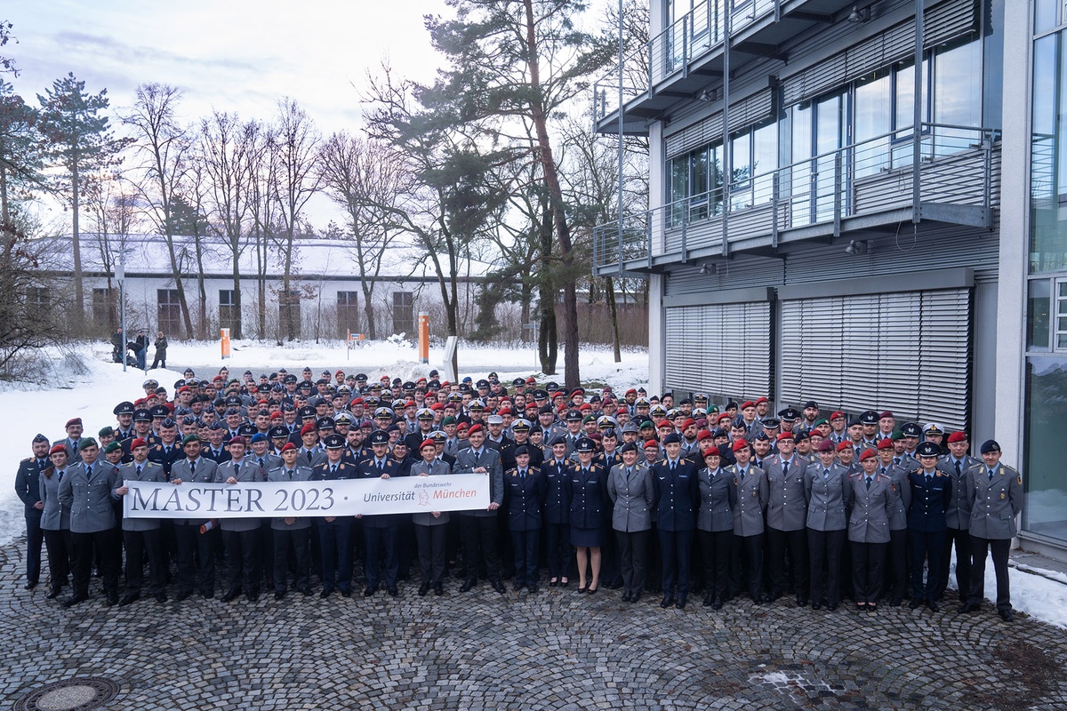 Masterfeier der UniBw M lockt Alumni auf den Campus zurück