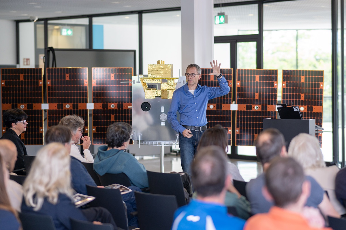 FZ SPACE: Alltäglich und hochkomplex – Satelliten und Raumfahrt