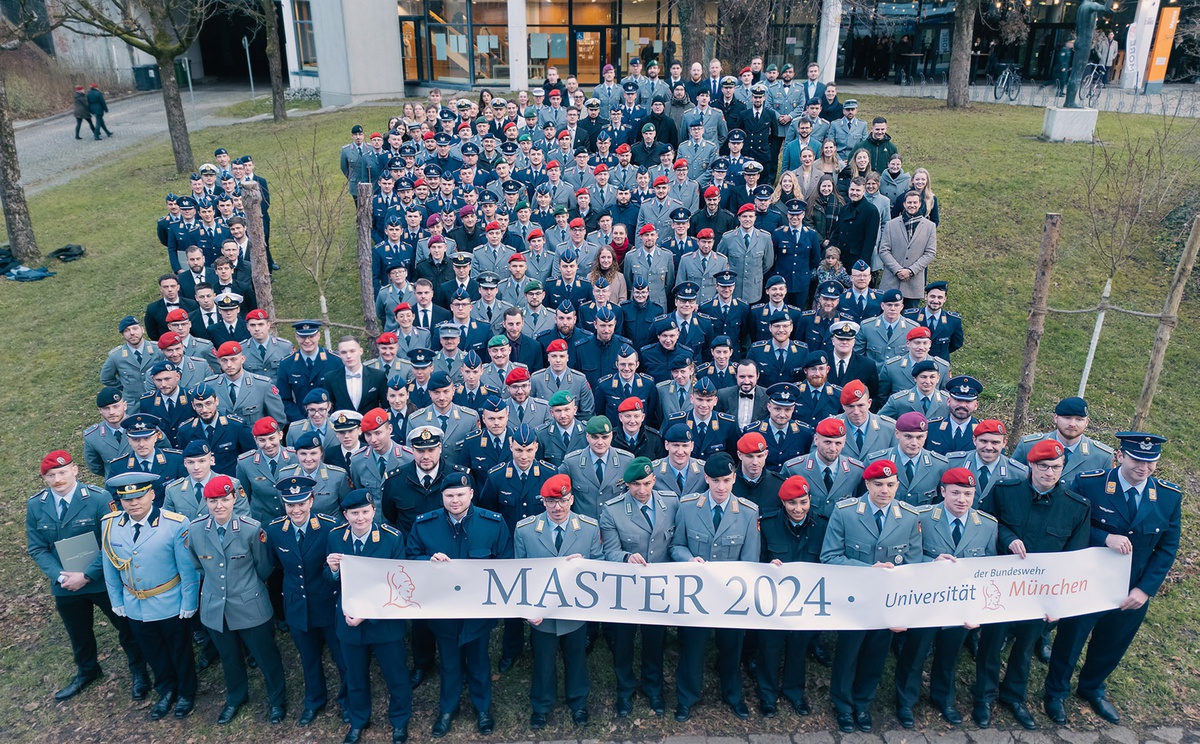 Feierliche Verabschiedung von rund 340 Master-Absolvierenden