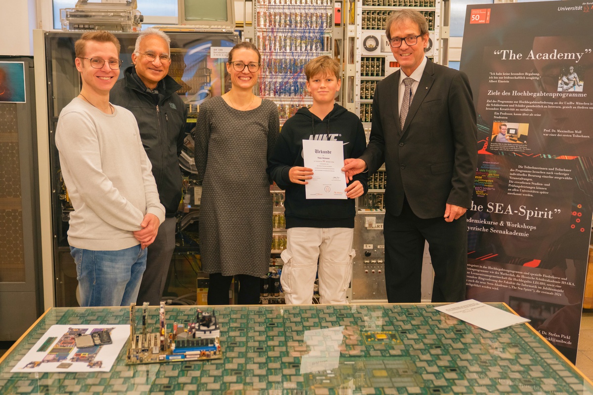 Gruppenbild beim Abschluss des Hochbegabtenprogramms an der UniBw M
