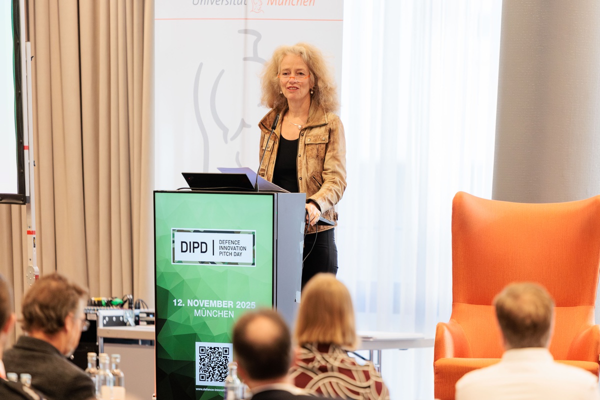 UniBw-Präsidentin Prof. Eva-Maria Kern bei Ihrem Grußwort