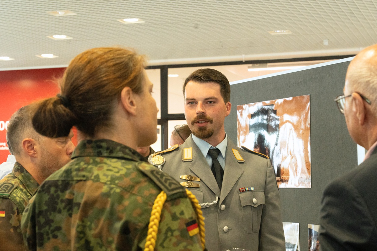 Nationaler Veteranentag: Fotoausstellung zu Mali-Einsatz eröffnet