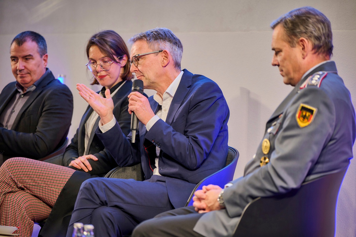 Podium mit Prof. Eßig