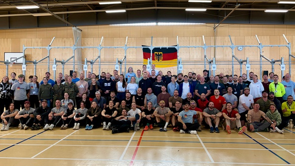 Gruppenbild der Athletinnen und Athleten sowie Helferinnen und Helfer des 4. CISM Functional Fitness Wettkampfs an der UniBw M