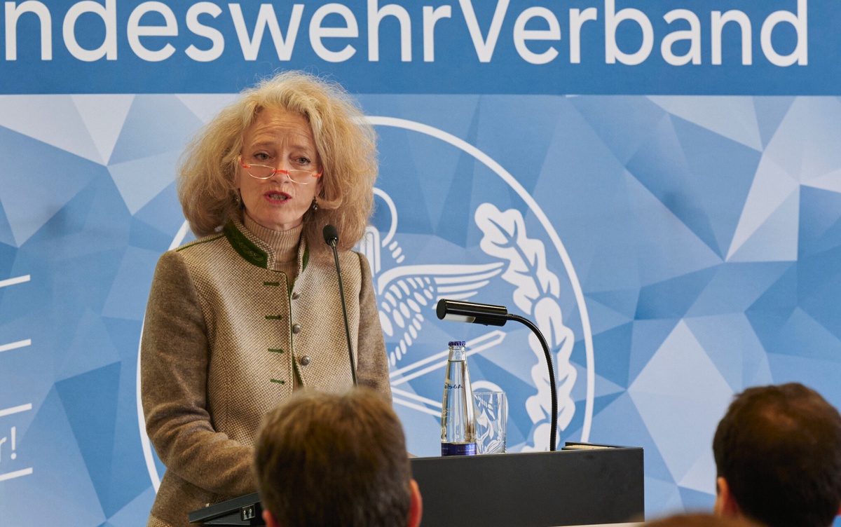 UniBw M Präsidentin Ürof. Eva-Maria Kern bei der Begrüßung