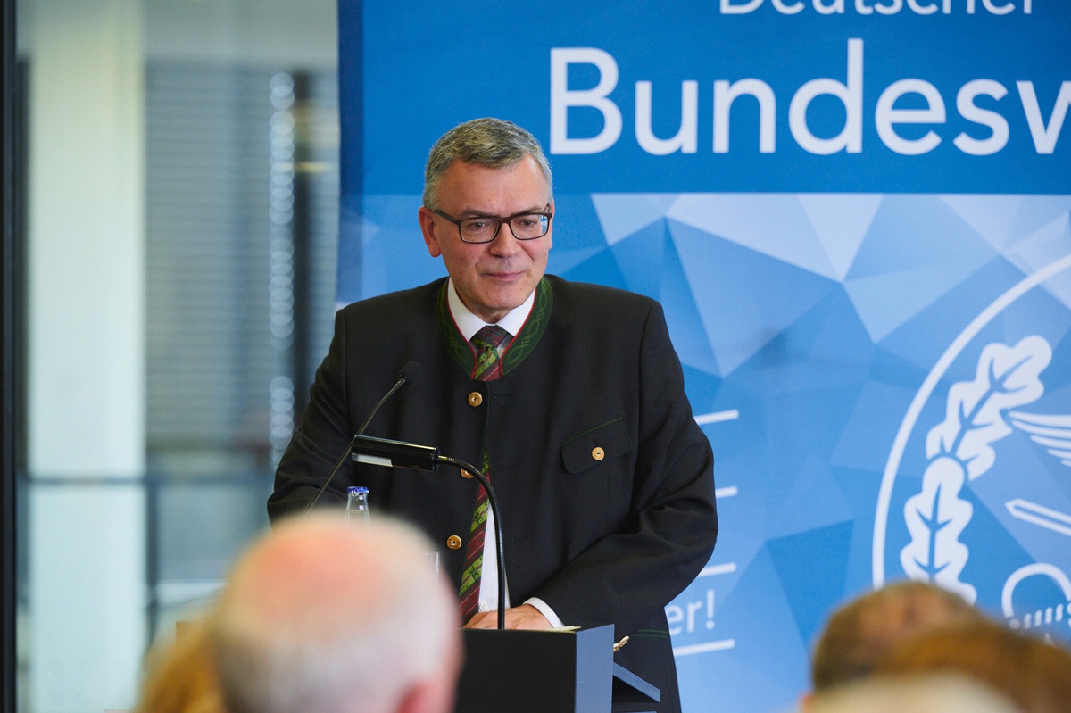 Staatsminister Dr. Florian Herrmann beim Festvortrag