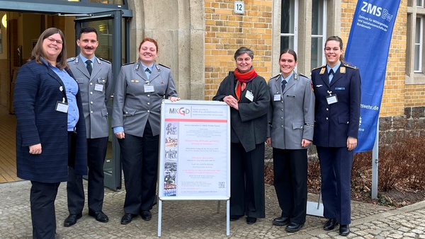 Gruppenbild mit Teilnehmenden der Jahrestagung des Forschungsnetzwerks MKGD
