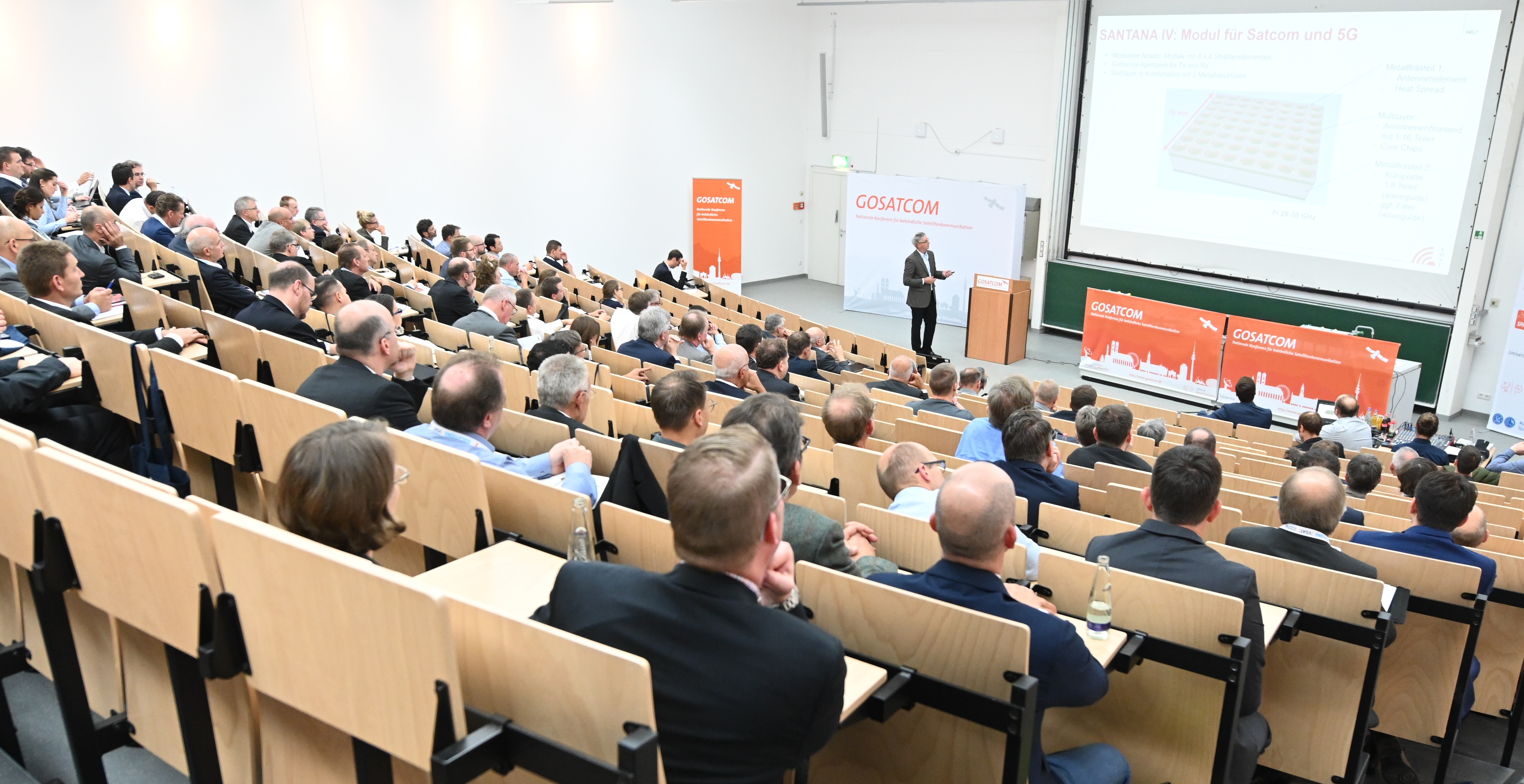 17.09.19_GOSATCOM19_Voller Hörsaal bei der GOSATCOM 2019.jpg