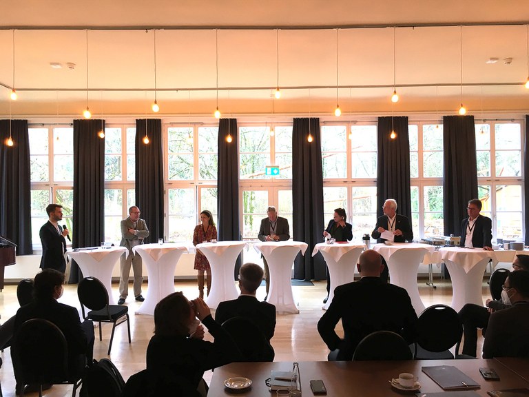 unibwm-aktuelles-kritische infrastrukturen digital schützen-podiumsdiskussion.jpg