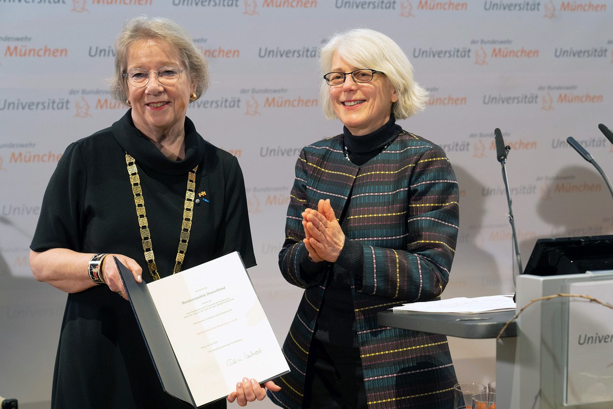 unibwm_aktuelles_amtsuebergabe_verleihung ehrenkreuz.jpg
