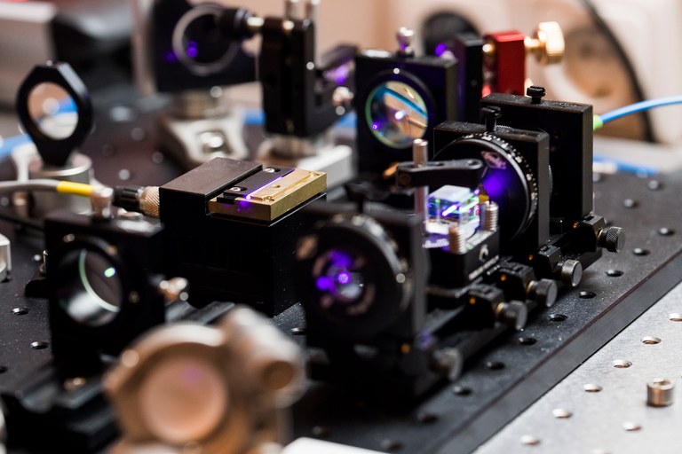 unibwm_aktuelles_muquanet_photonenquelle (c) quantum optics jena.jpg