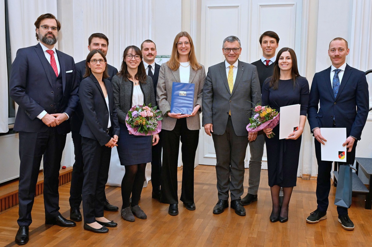 Gruppenbild bei der Preisverleihung in der Residenz München
