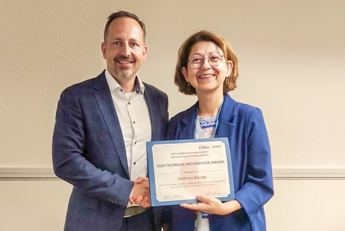 Prof. Andreas Knopp erhält Technical Recognition Award 2024