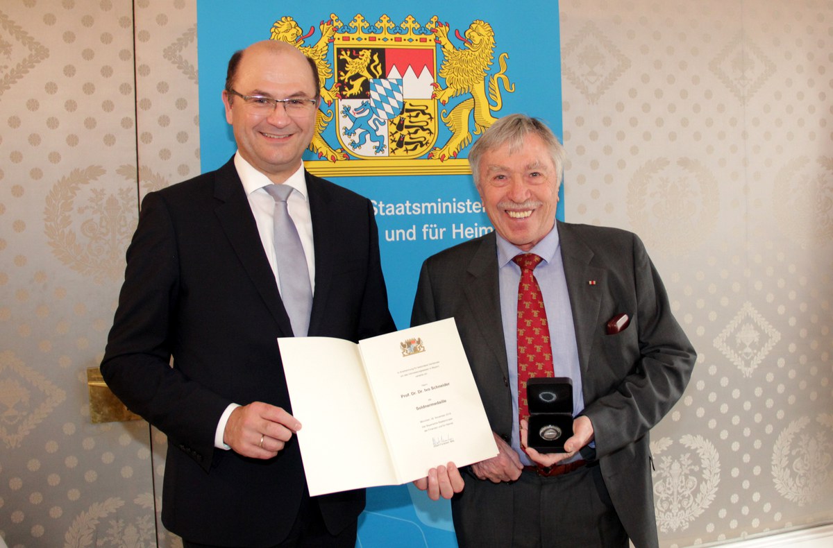 Soldnermedaille für ehemaligen Professor für Wissenschaftsgeschichte