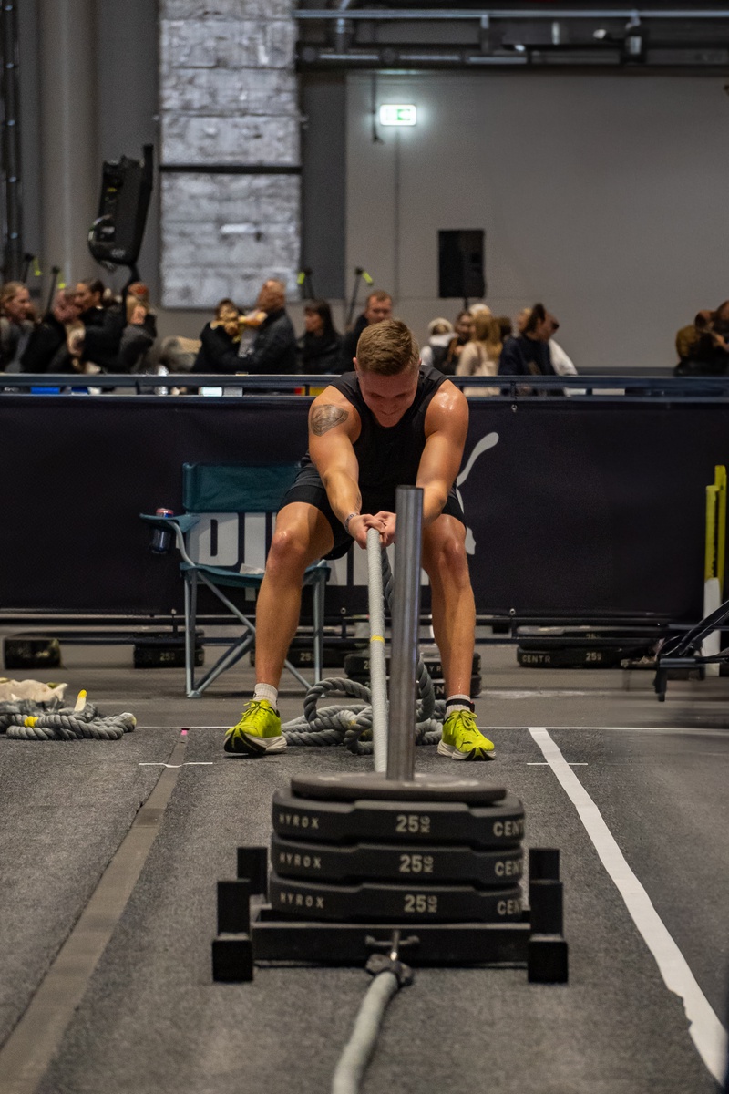 Acute physiological responses and performance determinants in Hyrox© – a new running-focused high intensity functional fitness trend