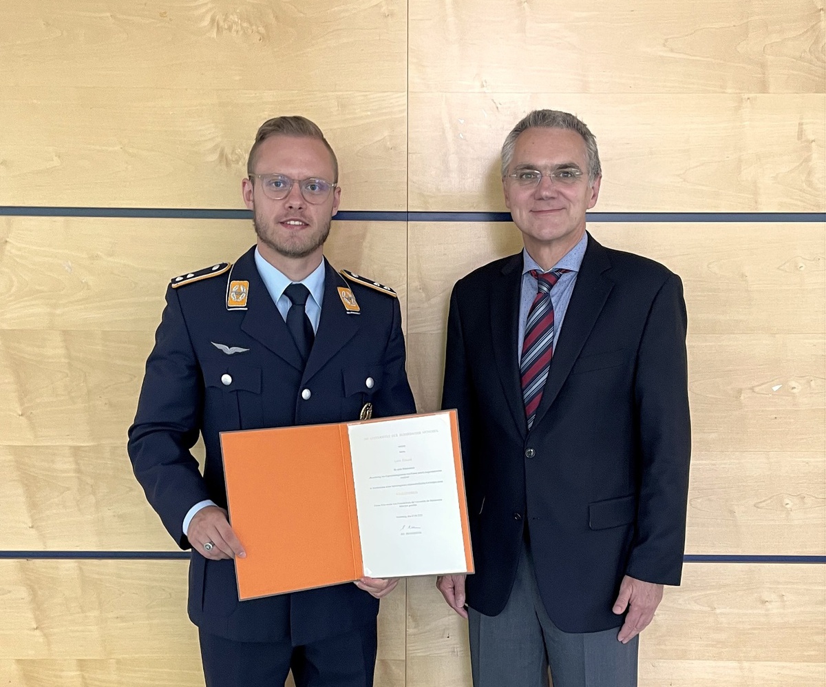 Leon Eckardt wins study prize for outstanding master