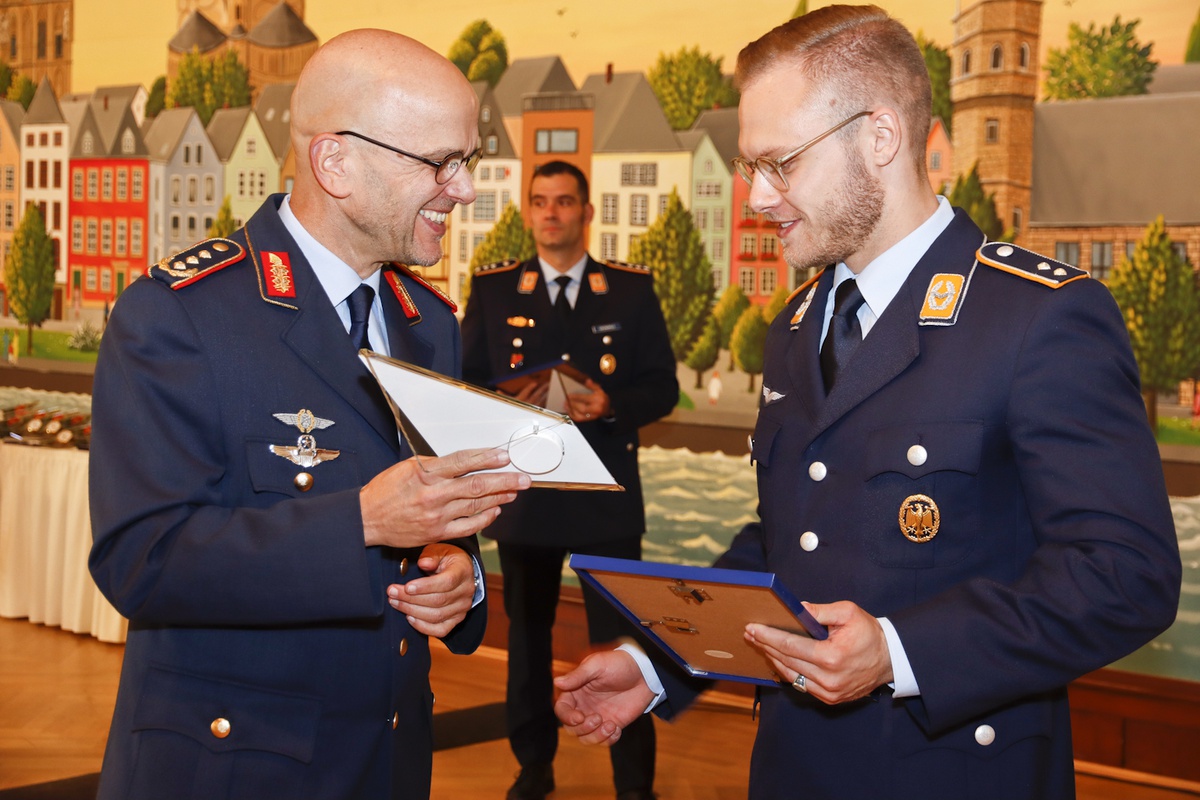 Leon Eckardt mit Bestpreis für herausragende Leistungen ausgezeichnet