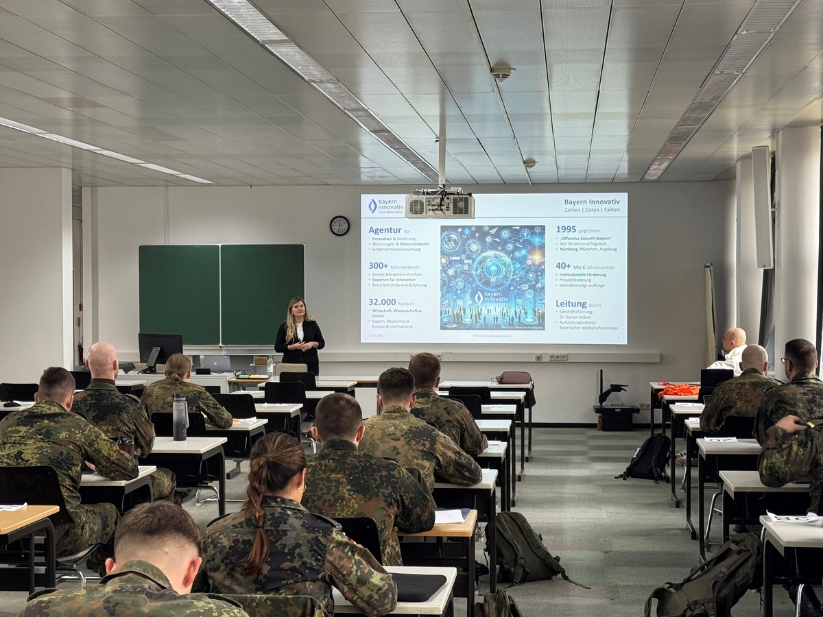 Dr. Tanja Jovanovic von Bayern Innovativ zu Gast in der Vorlesung Innovationsmanagement