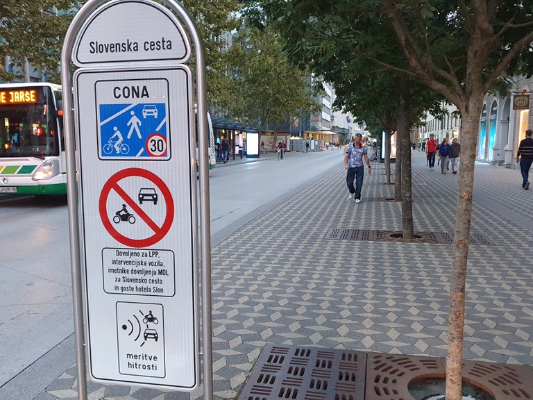 SharedSpace.jpg SharedSpace.jpg