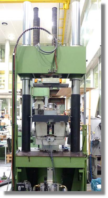 Hydropulsmaschine - 1000 kN.jpg