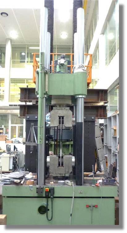 Hydropulsmaschine - 650 kN.jpg