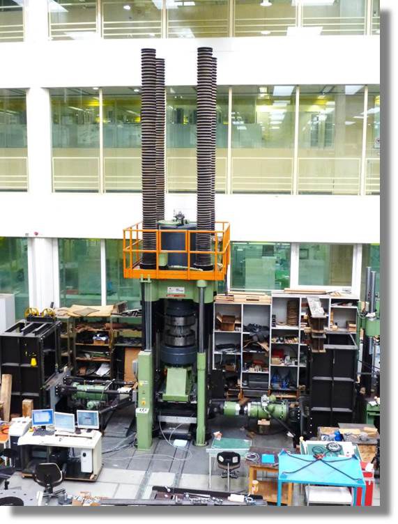 Prüfmaschine - 10000 kN.jpg