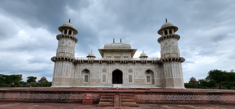 Itimad-ud-Daula-Mausoleum-Agra.jpg