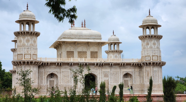 Itimad-ud-Daula-Mausoleum.jpg
