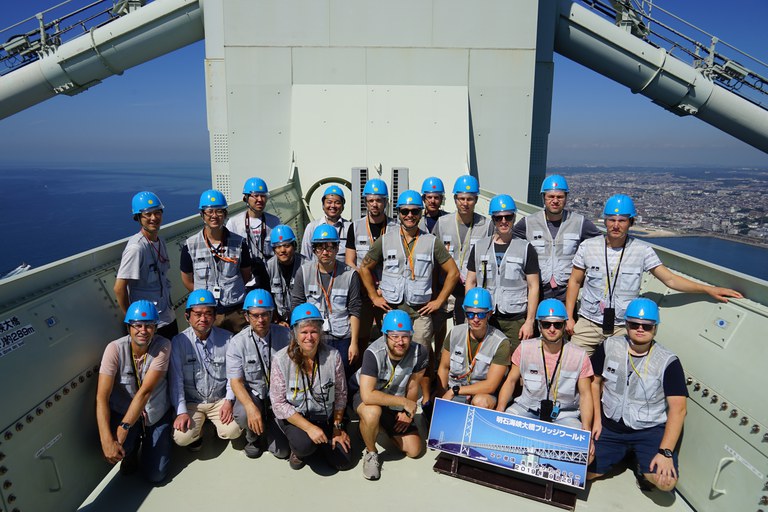 Akashi-Kaikyo Brücke - Gruppe auf Pylon