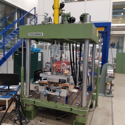 Figure: 4-column test stand 4-column test stand